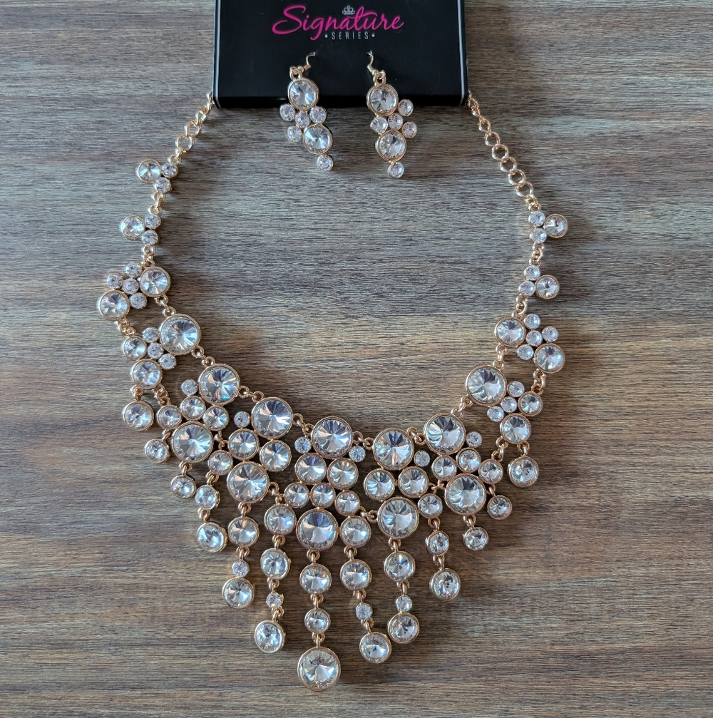 PAPARAZZI ACCESSORIES ZI NECKLACE ROSA WHITE RHINESTONES GOLD TONE 2020 NEW